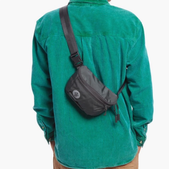 NWT Unisex Grey Water Resistant Nylon Fannypack/Belt Bag - Picture 6 of 6